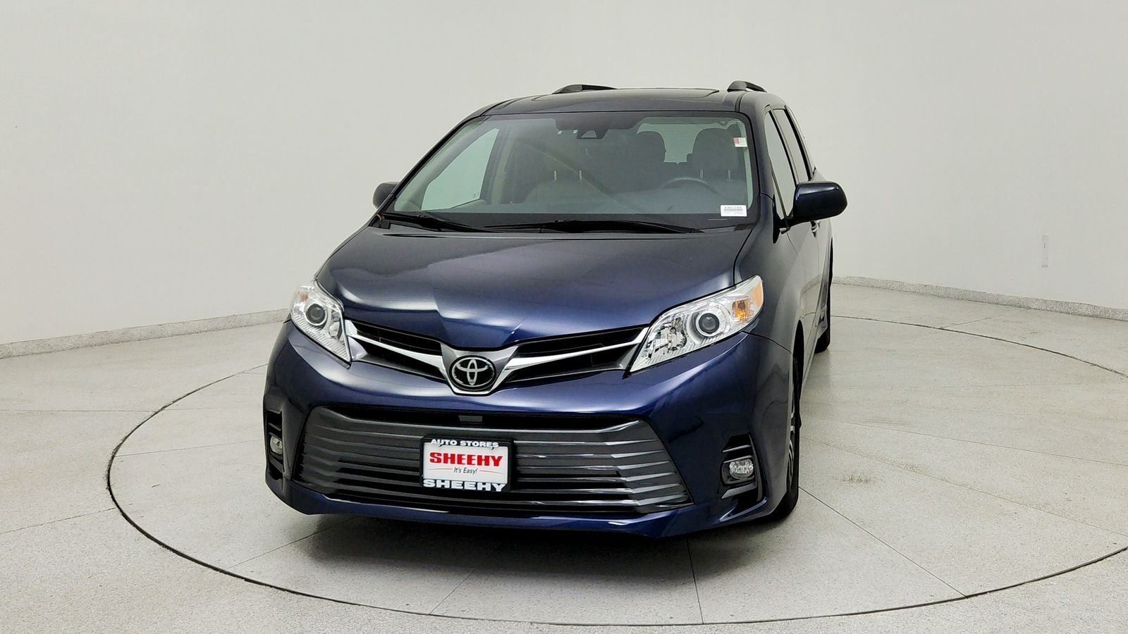 Used 2019 Beige Toyota XLE Premium image 2