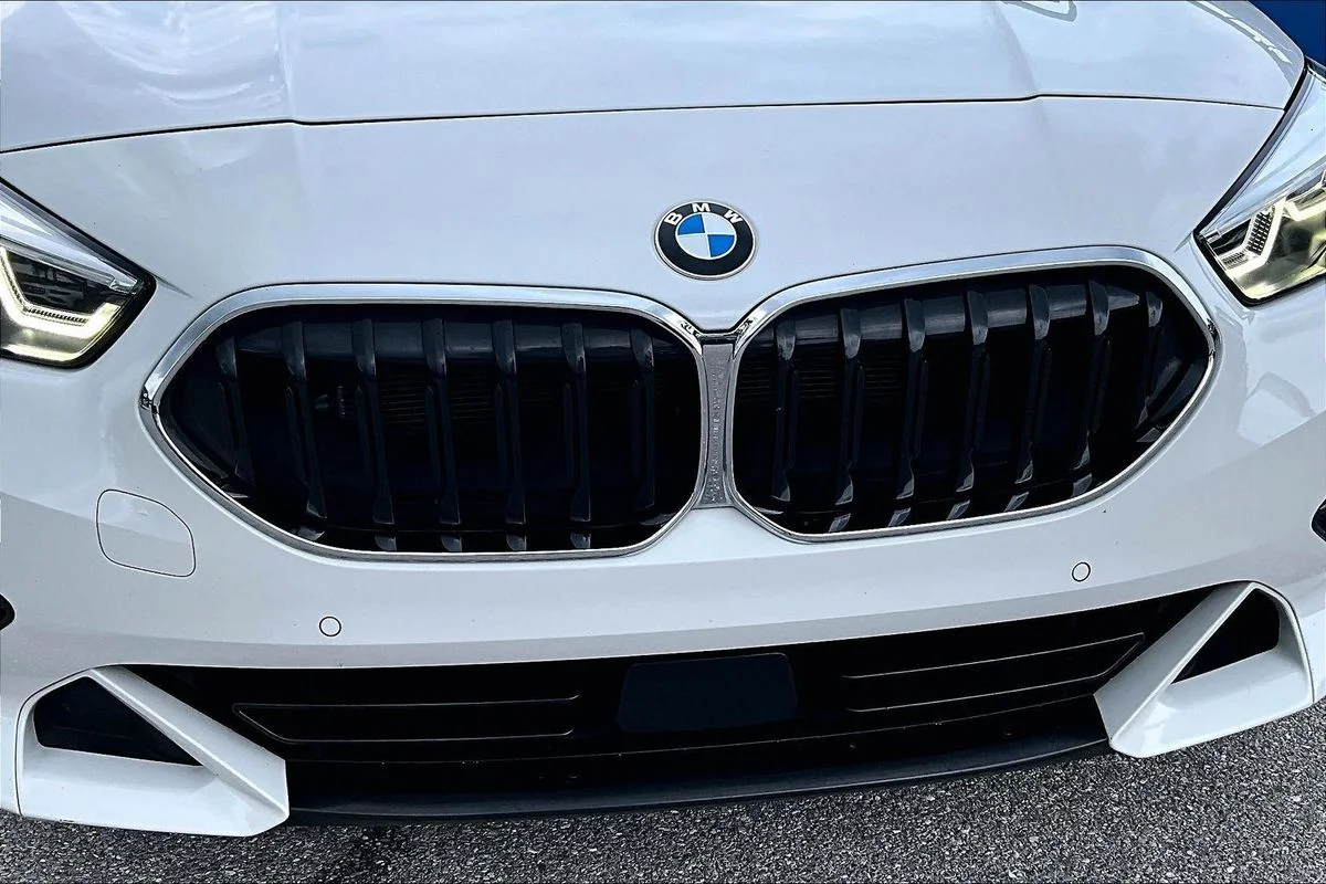 Used 2023  BMW i sDrive image 35