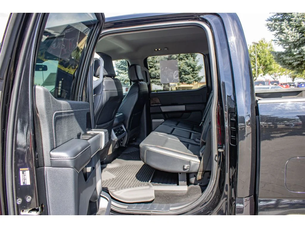Used 2023 AGATE BLACK Ford LARIAT image 18
