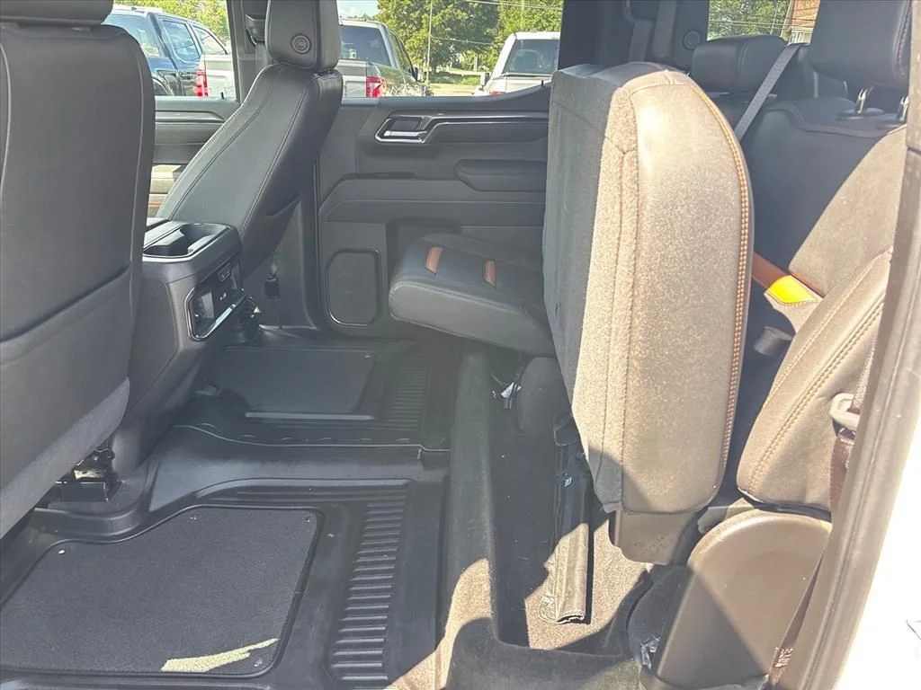 Used 2022 White GMC AT4 image 19