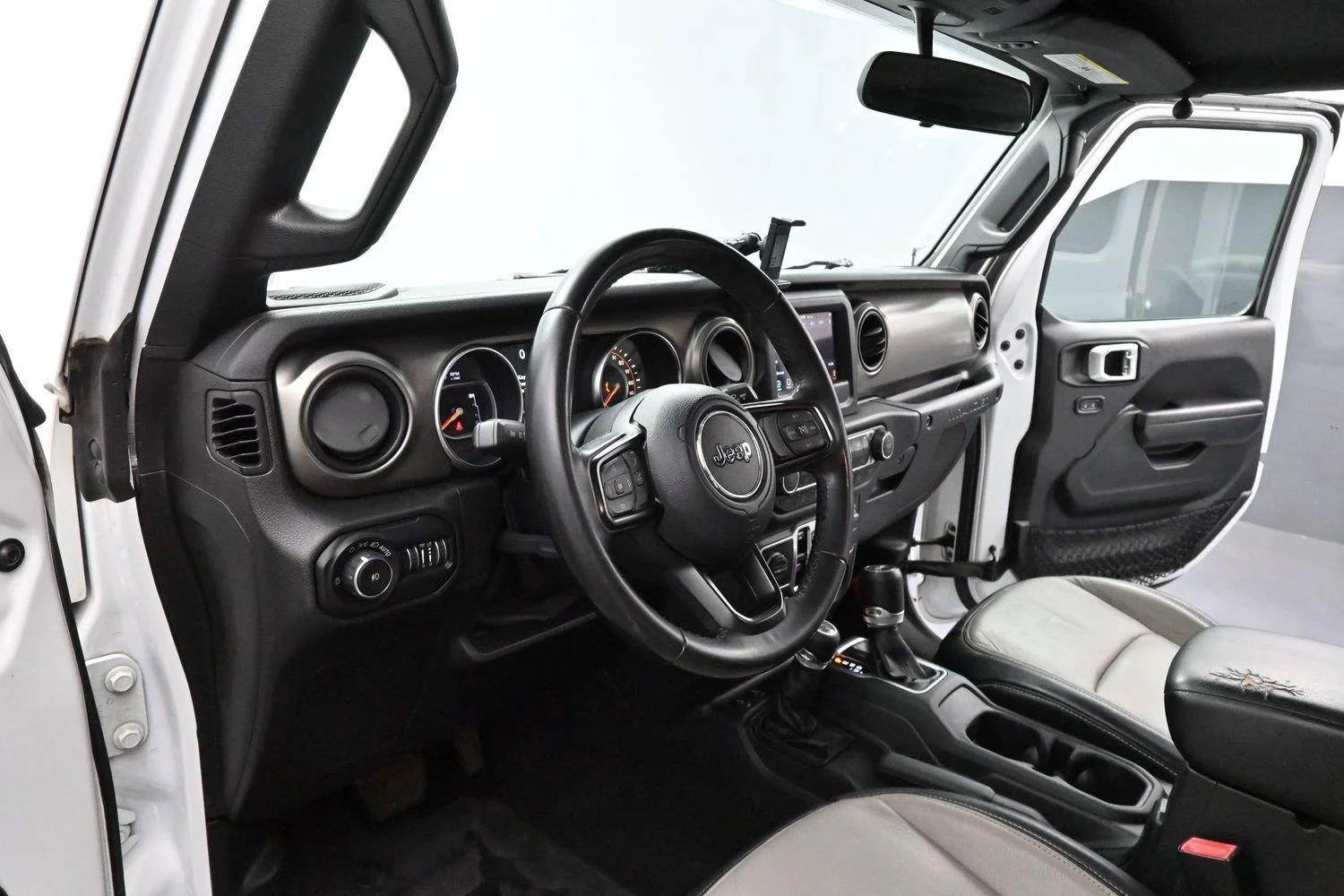 Used 2020 Bright White Clearcoat Jeep Sport S image 13