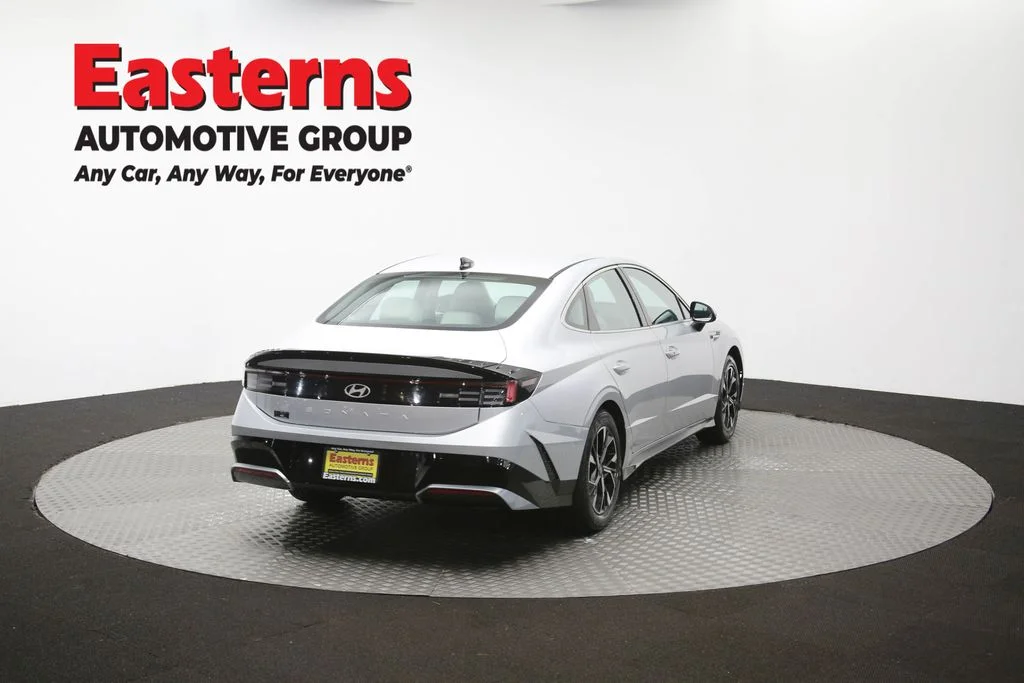 Used 2025 Silver Hyundai SEL image 40