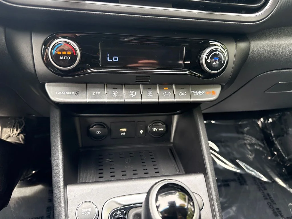Used 2023 Abyss Black Hyundai SEL image 30