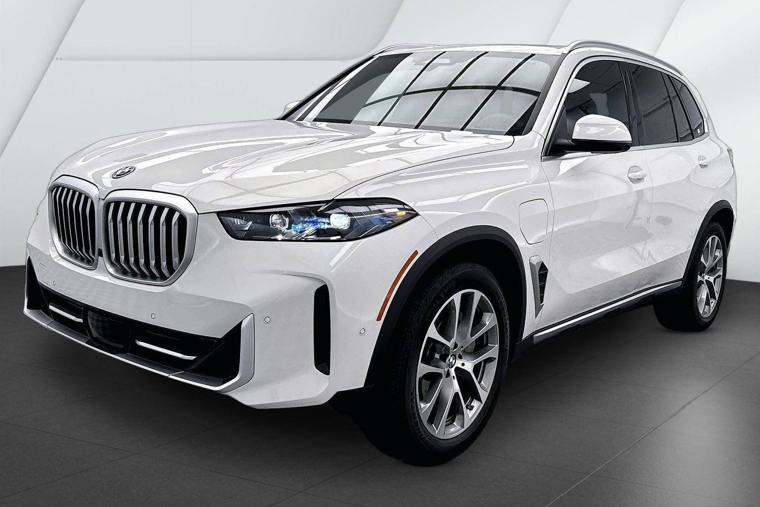 Certified Used 2026 Alpine White BMW xDrive50e image 3