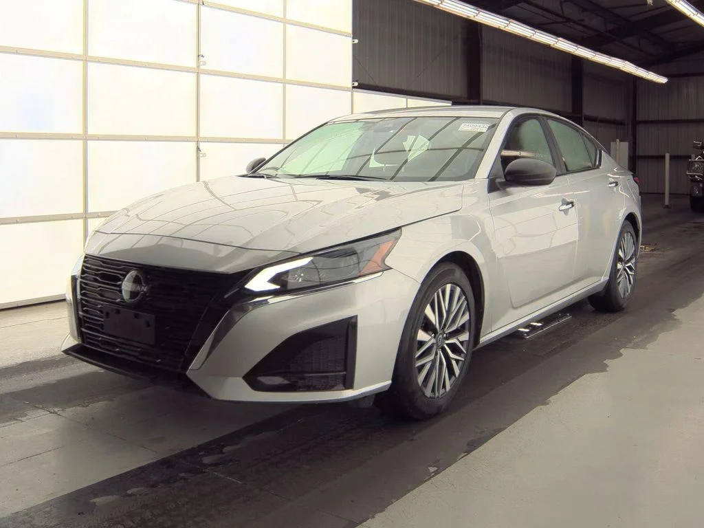Certified Used 2025 Silver Nissan 2.5 SV image 1