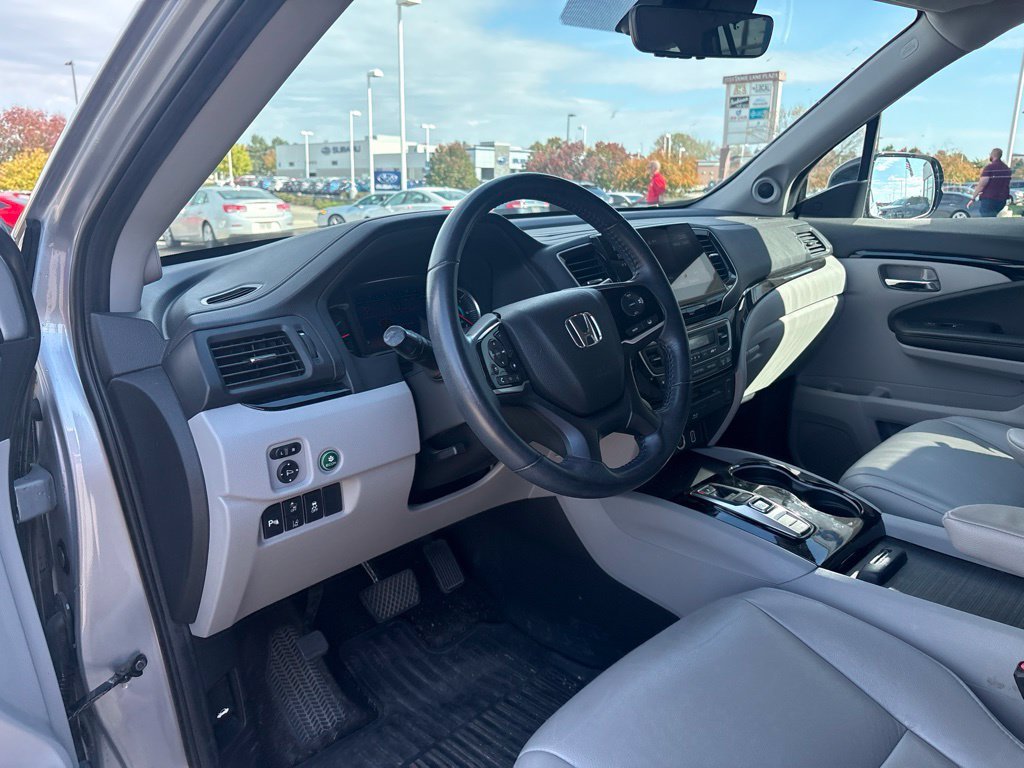 Used 2022 Silver Honda Touring 7 Passenger image 10