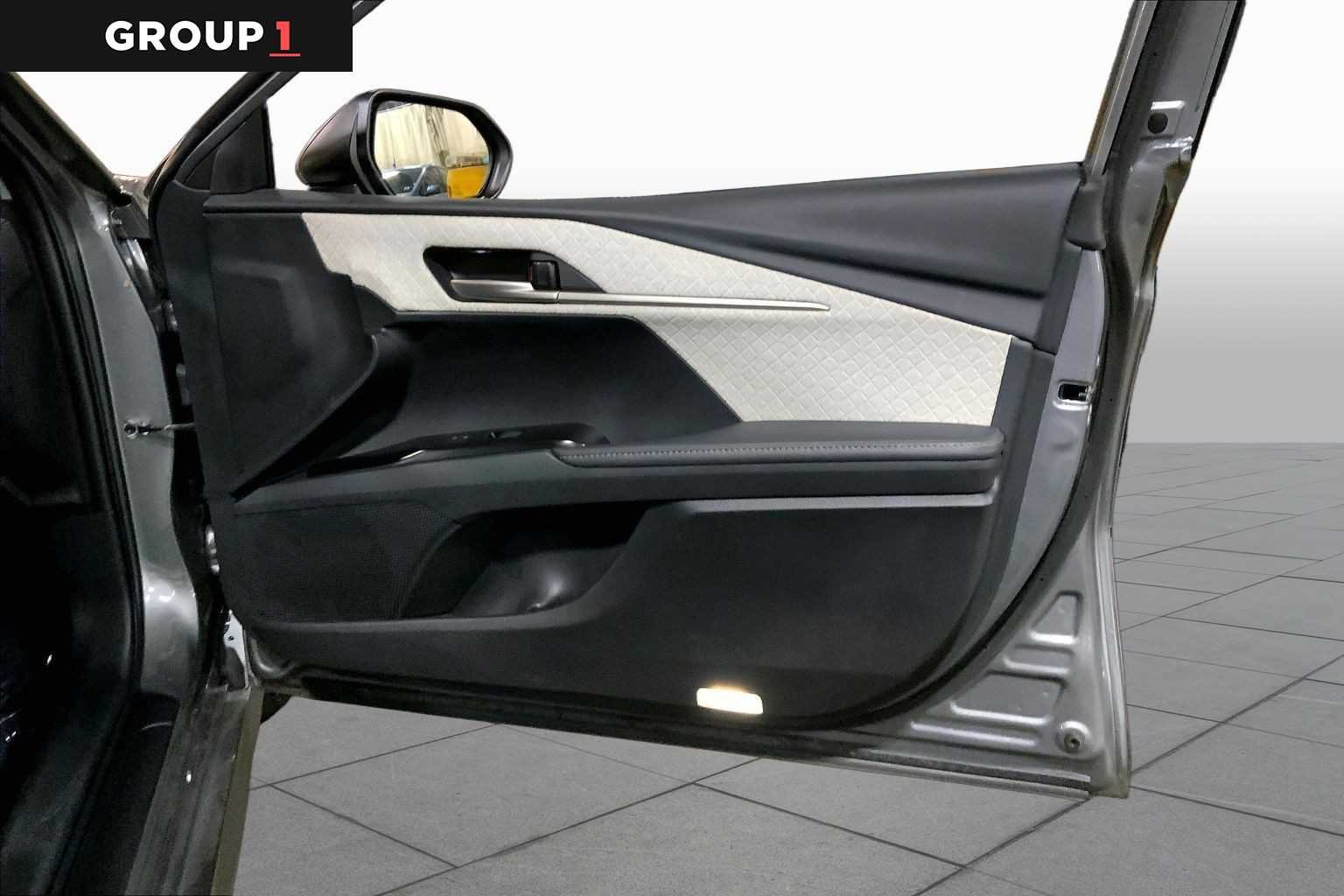 Used 2025 Heavy Metal Toyota XLE image 23