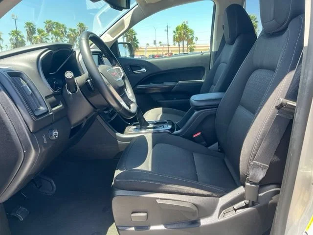 Used 2018 QUICKSILVER METALLIC GMC 2WD SLE image 19