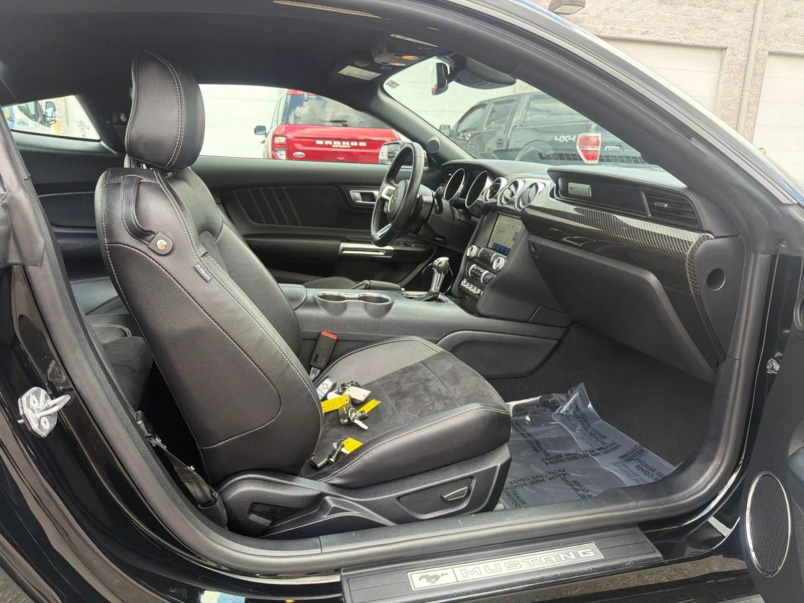 Used 2021  Ford GT Premium image 25