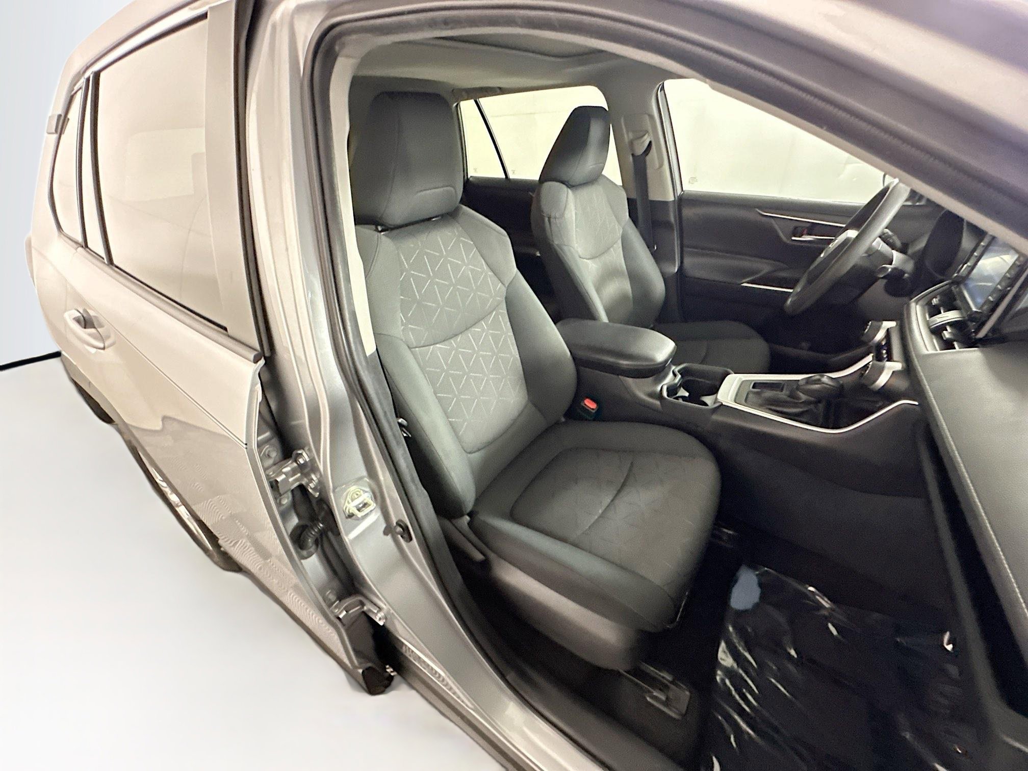 Used 2020 Silver Sky Metallic Toyota XLE image 28