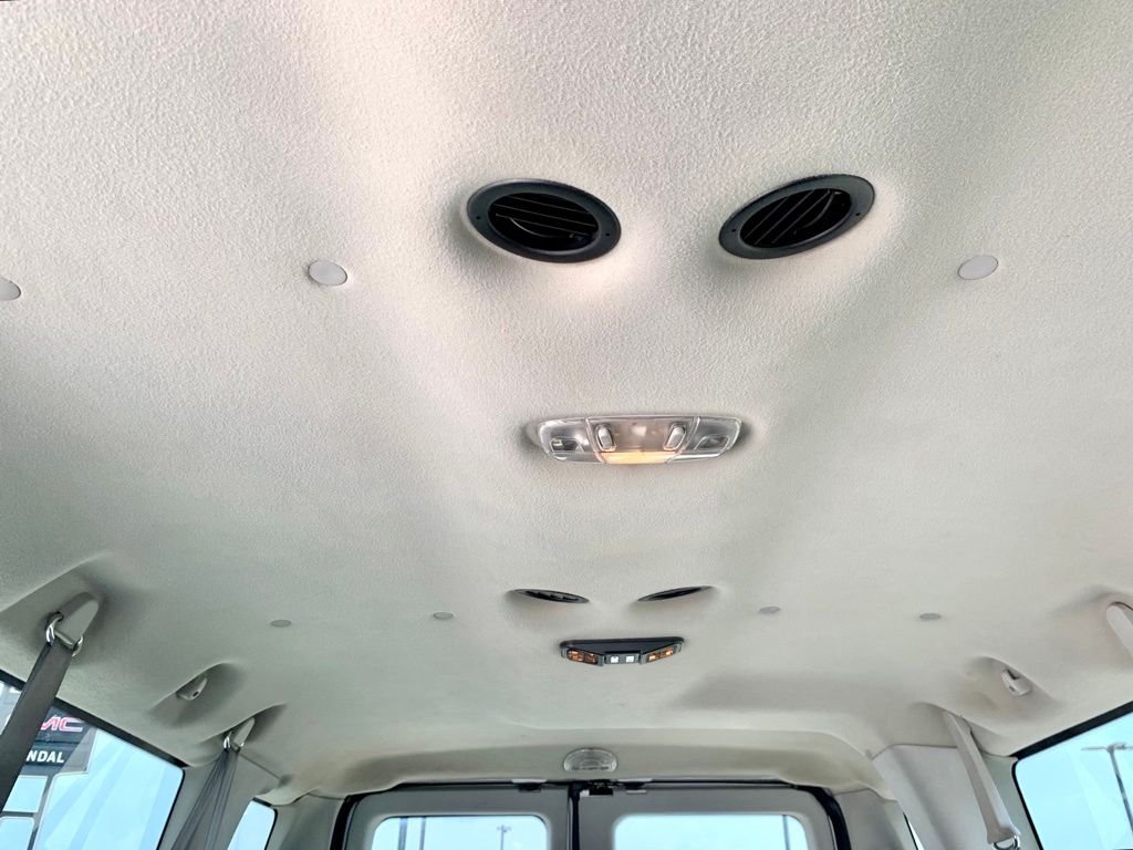 Used 2003 White Ford  image 23