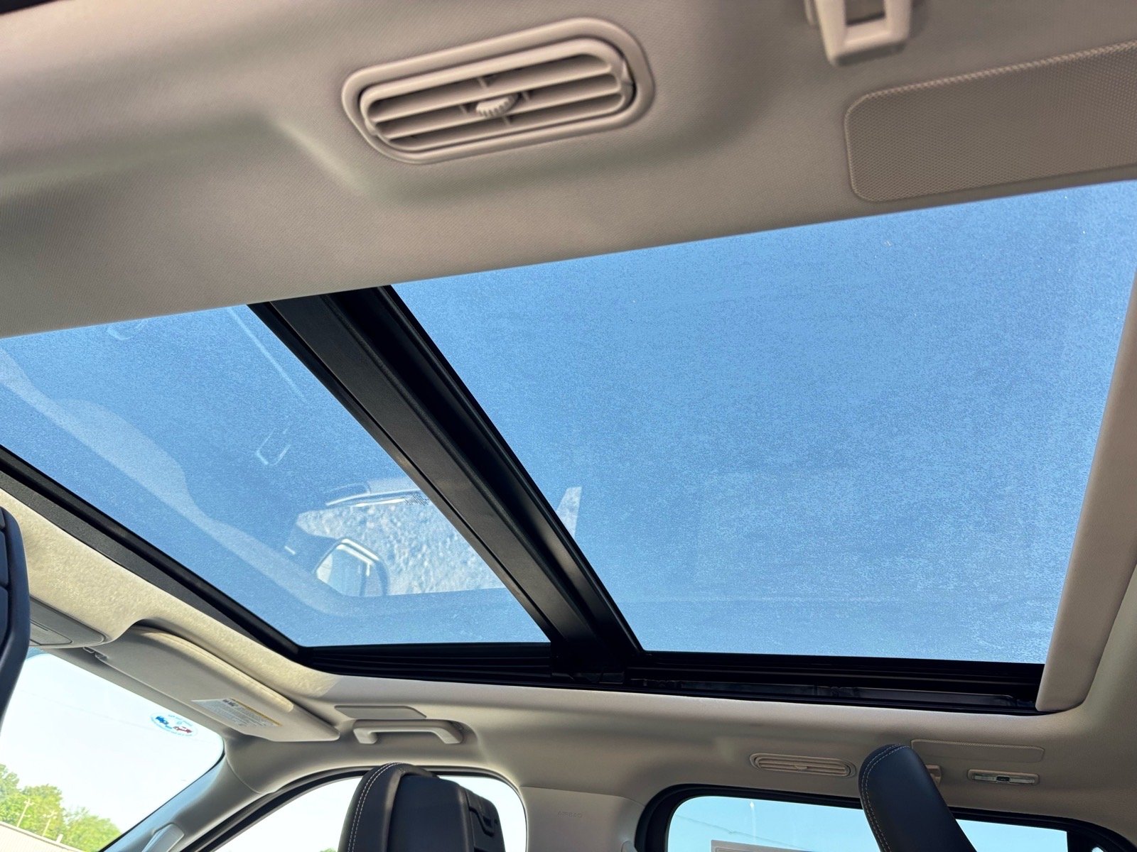 New 2026 Star White Metallic Tri-Coat Ford Platinum® image 17
