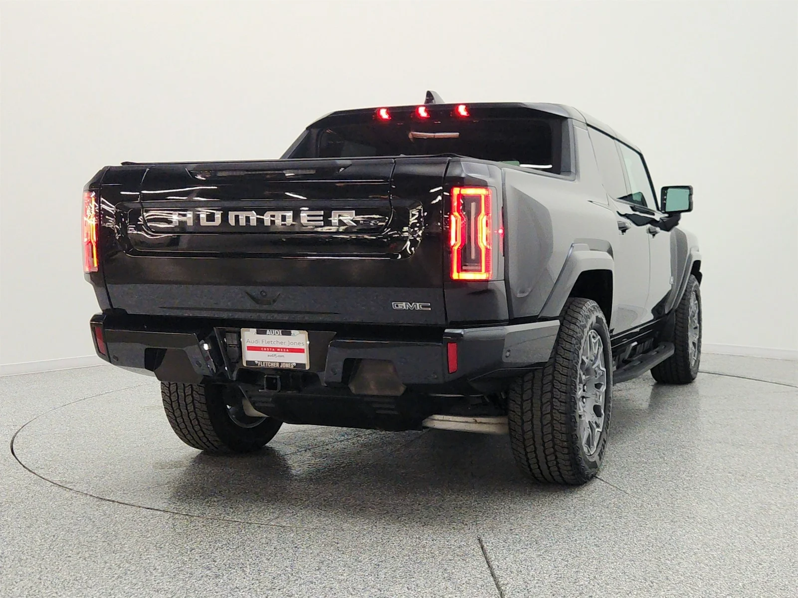 Used 2025 Void Black GMC e4WD Crew Cab 3X image 6
