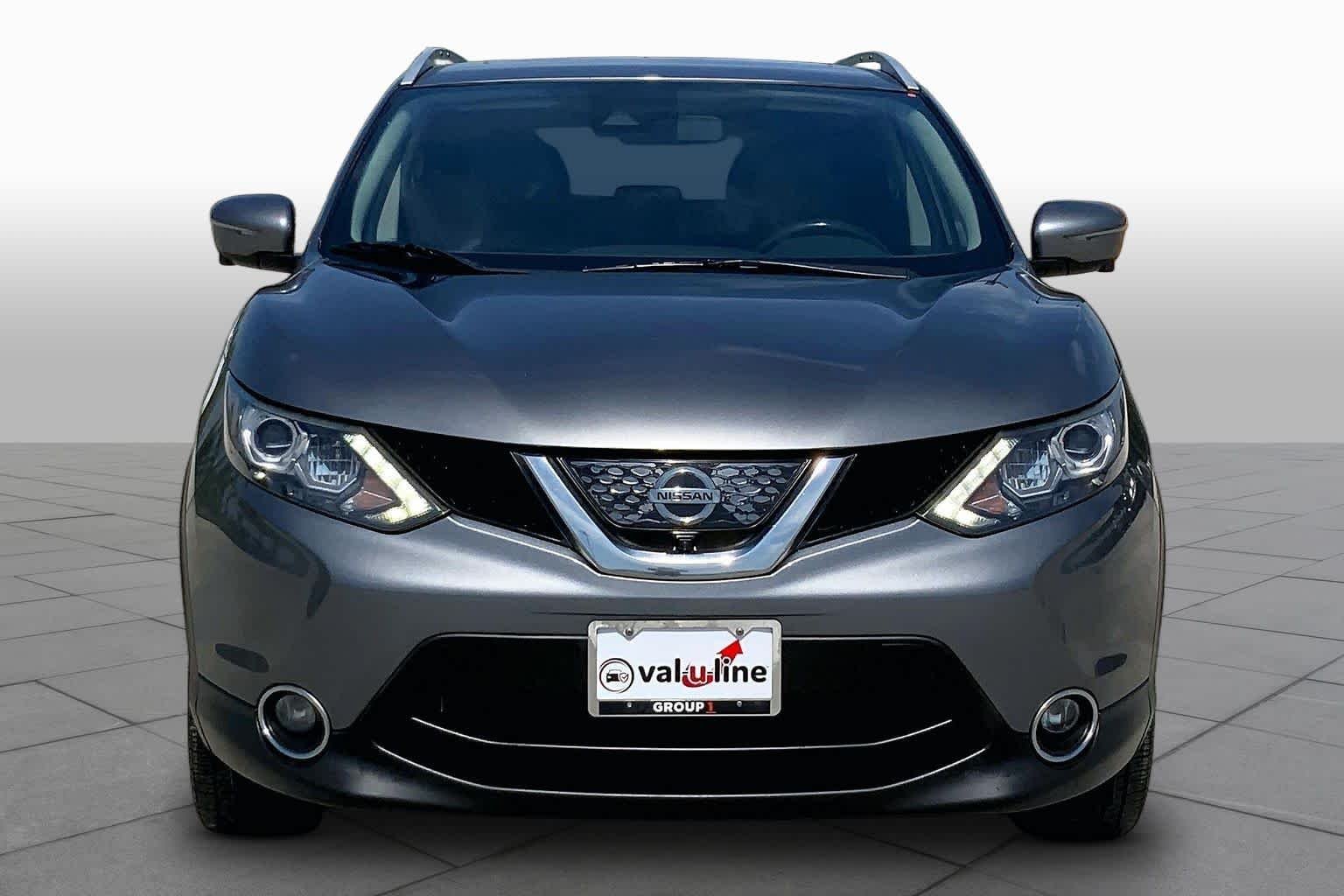 Used 2018 Gun Metallic Nissan SL image 4