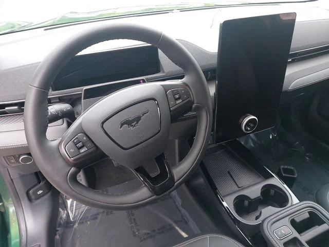 Used 2025 Green Ford Select image 16