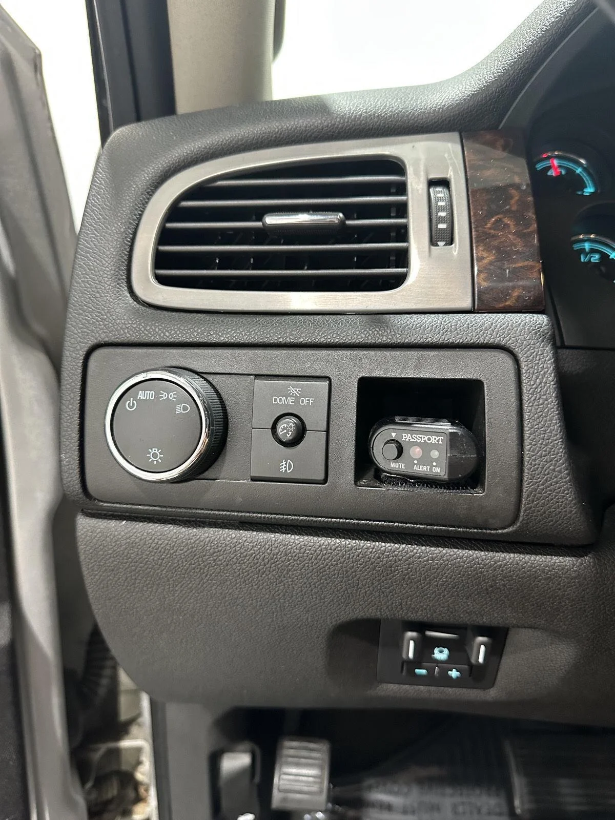 Used 2011 PURE SILVER METALLIC GMC Denali image 14