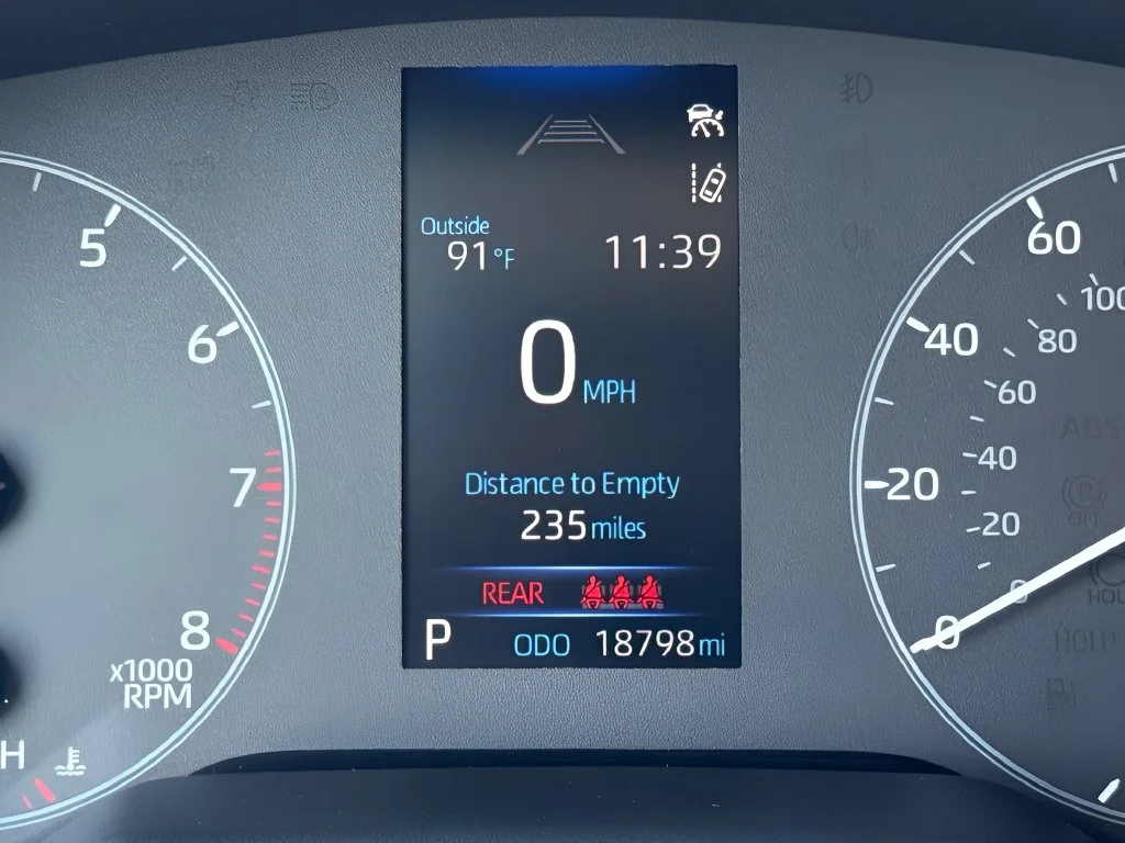 Used 2025 White Toyota LE image 19