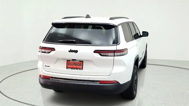 New 2026 Bright White Clear-Coat Exterior Paint Jeep Limited image 12