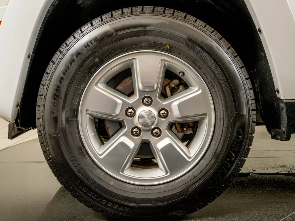 Used 2012 Bright White Clearcoat Jeep Sport image 13