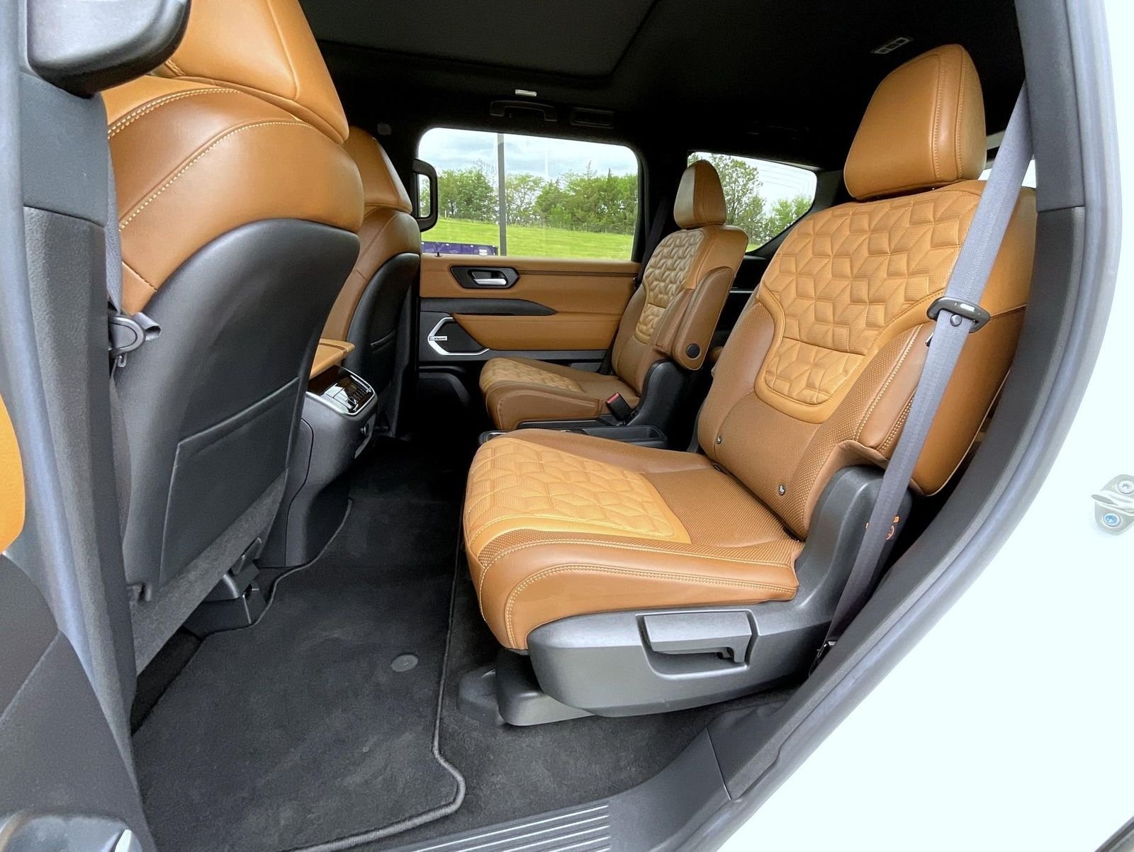 Used 2025 White Nissan Platinum Reserve image 22