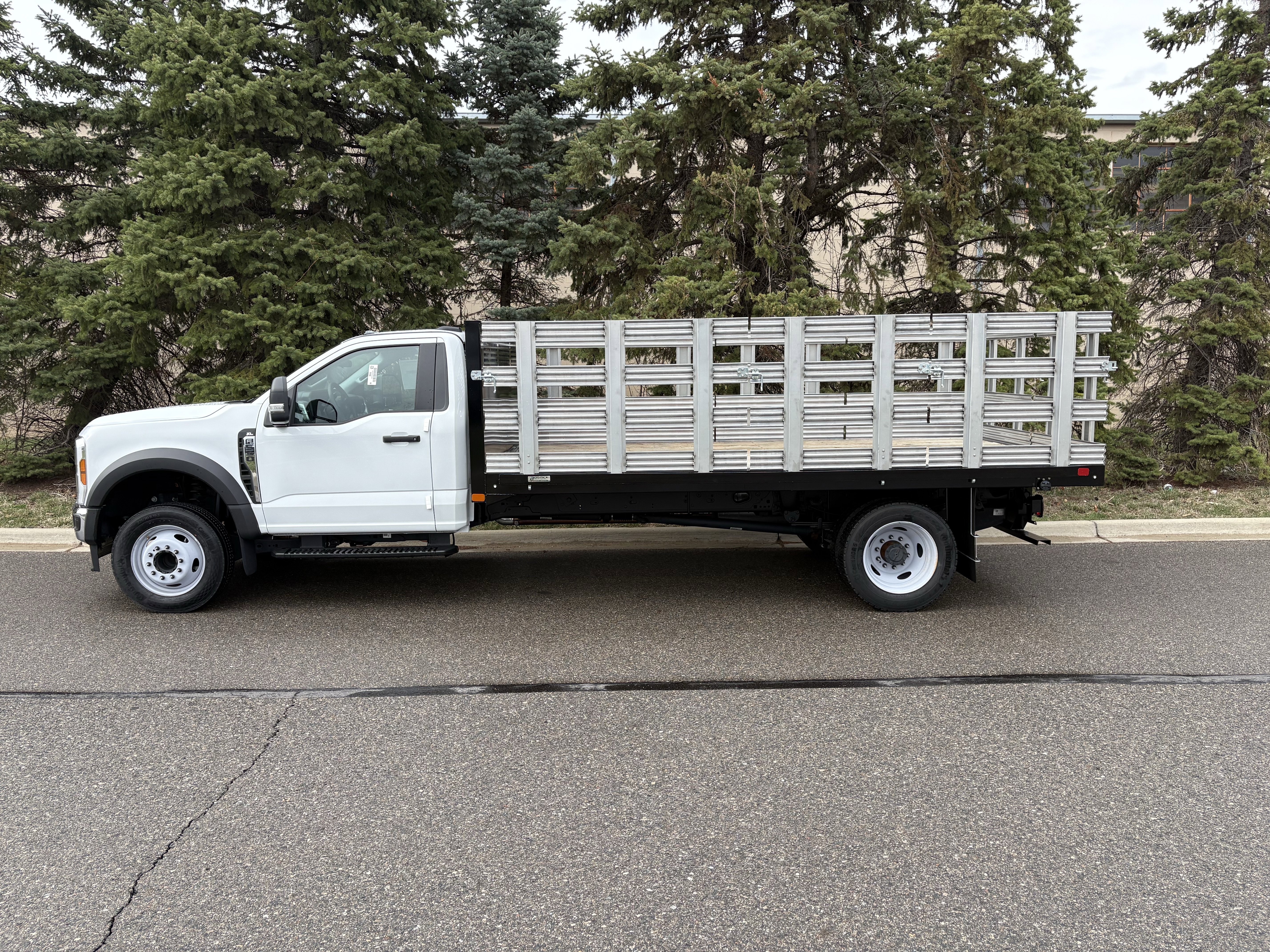 2025 Ford F-550 Super Duty Chassis Cab XL - Photo 7