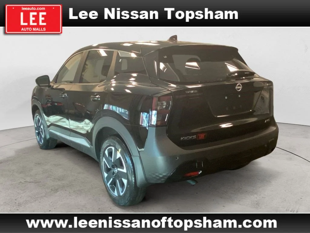 Used 2025 Super Black Nissan SV image 3