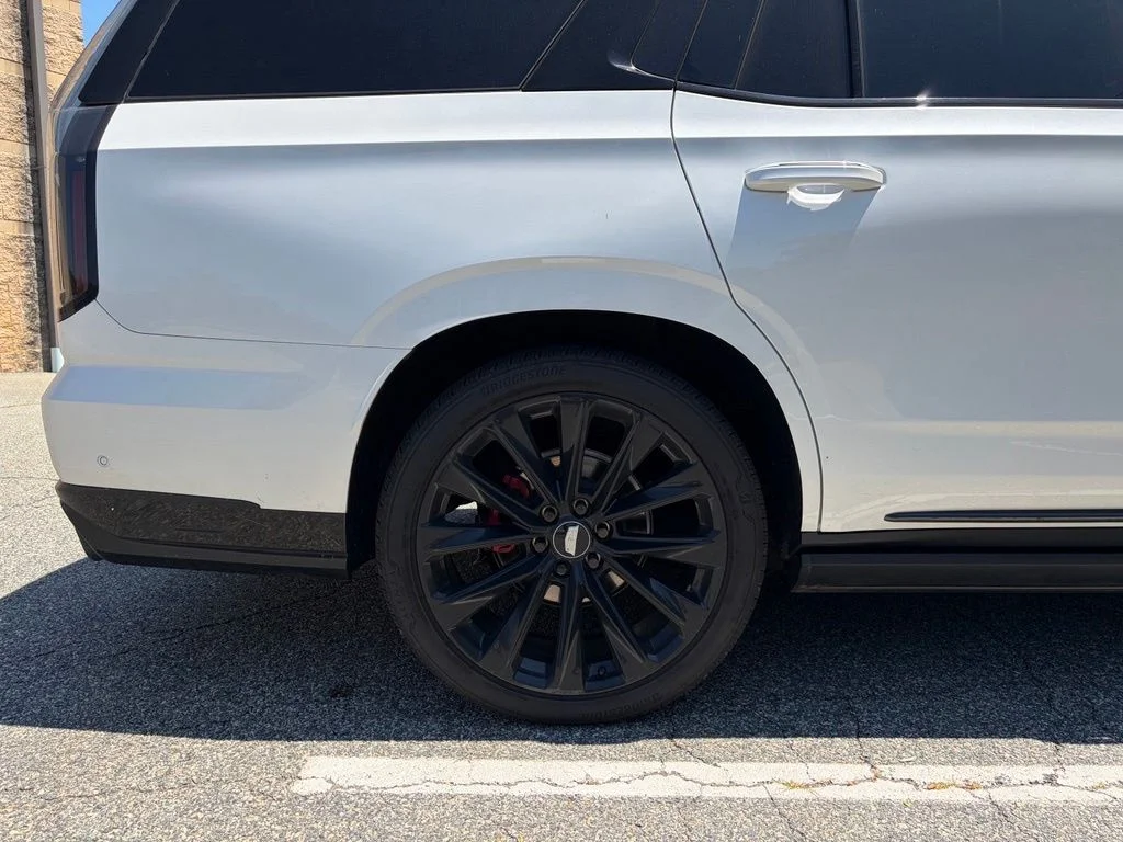 Used 2025 White Cadillac V-Series image 9