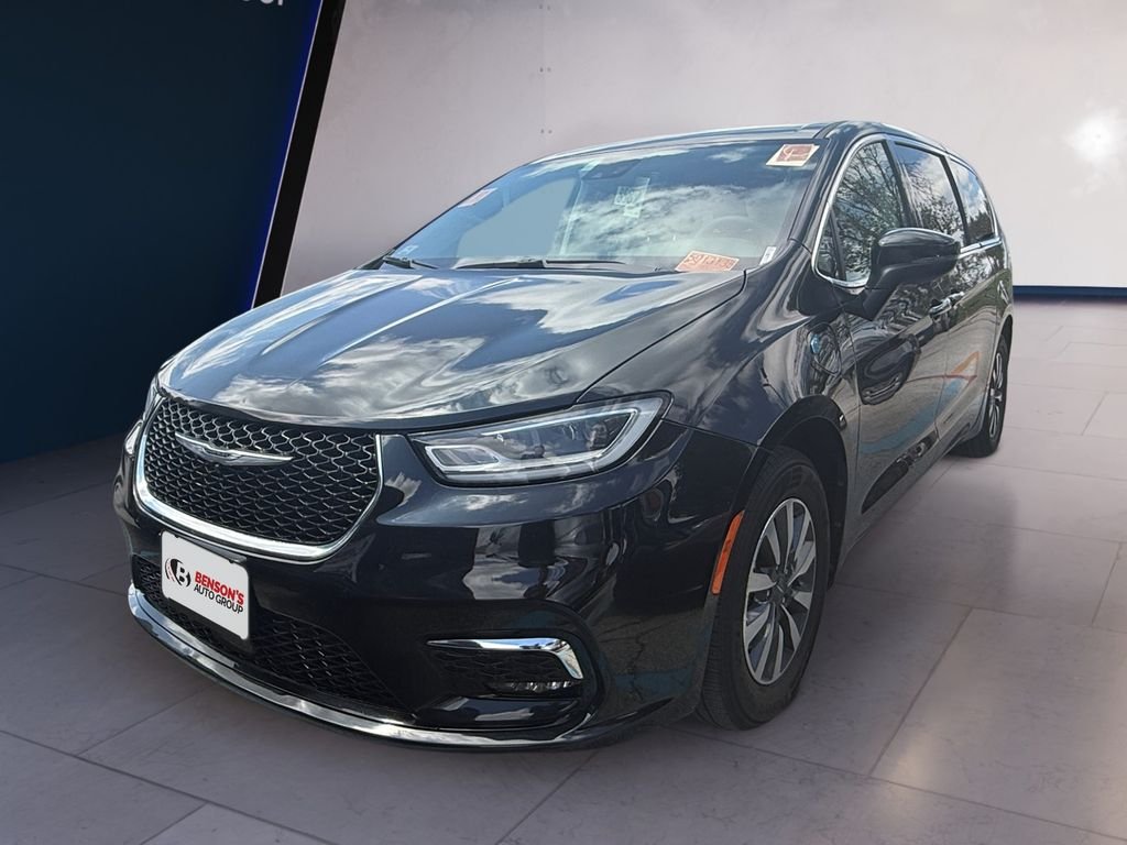 2023 Chrysler Pacifica Hybrid Touring L Hybrid's photo