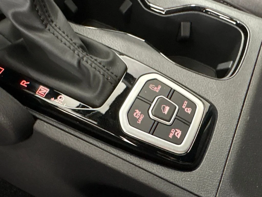 New 2026 Super Black Nissan Crew Cab SV image 40