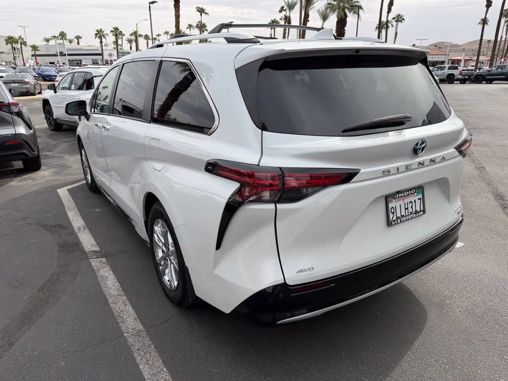 2024 Toyota Sienna Platinum