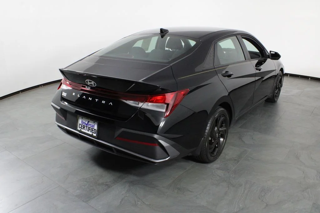 Used 2026 Black Hyundai SEL Sport image 11