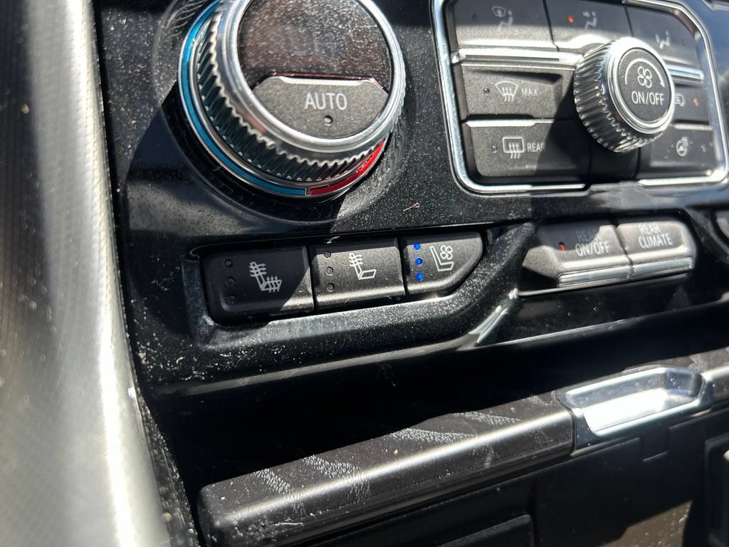 Used 2024 Onyx Black GMC Denali image 39