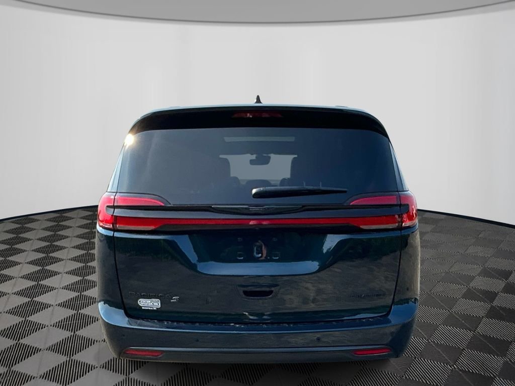 Used 2025 Blue Chrysler Limited image 4