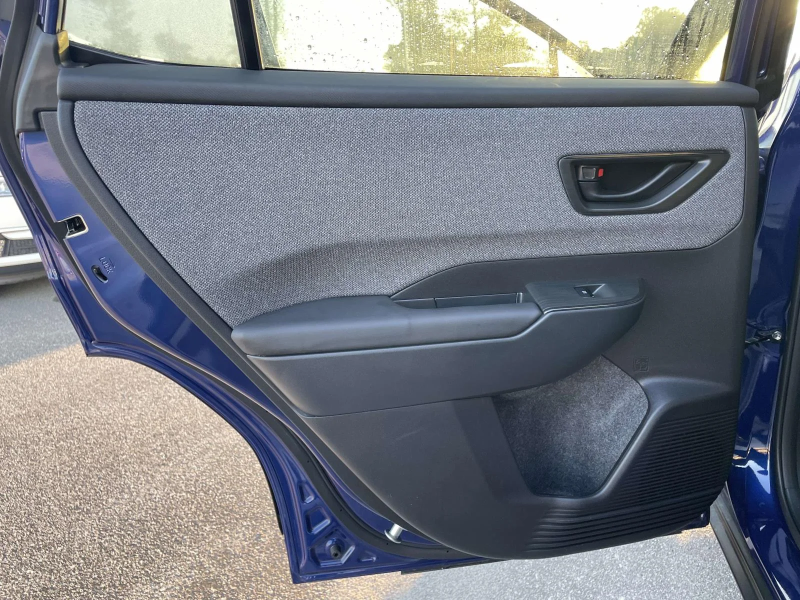 Used 2026 Sapphire Blue Pearl Subaru Limited image 2