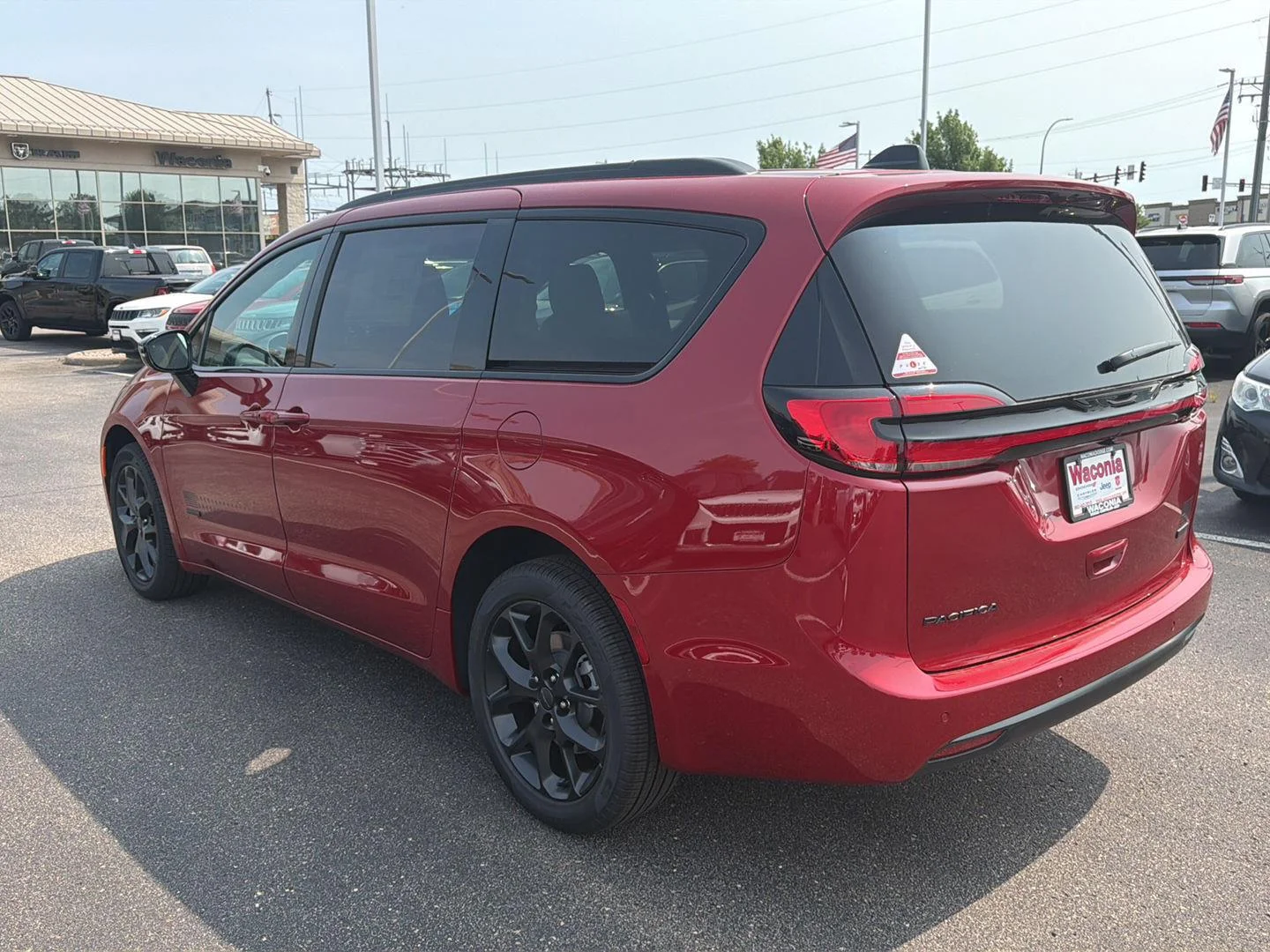 New 2027 Red Hot Pearl-Coat Exterior Paint Chrysler Select image 5