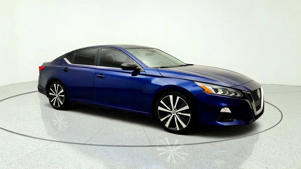 Used 2020 Deep Blue Pearl Nissan 2.5 SR Sedan image 3