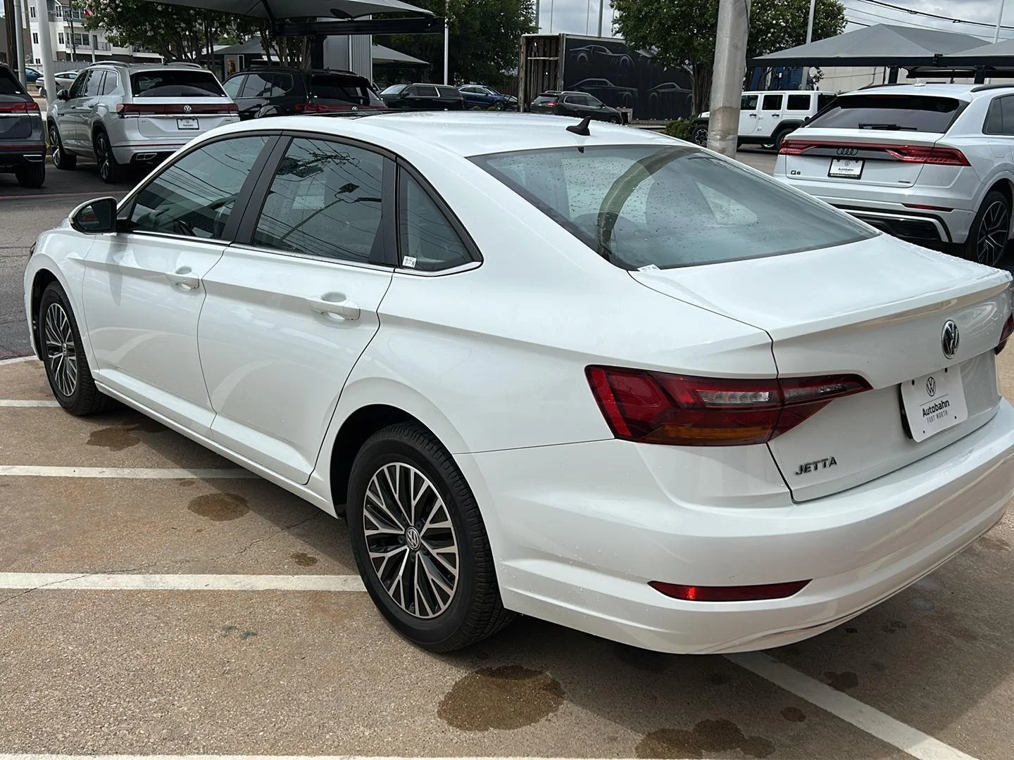 Used 2019 Pure White Volkswagen SE image 7