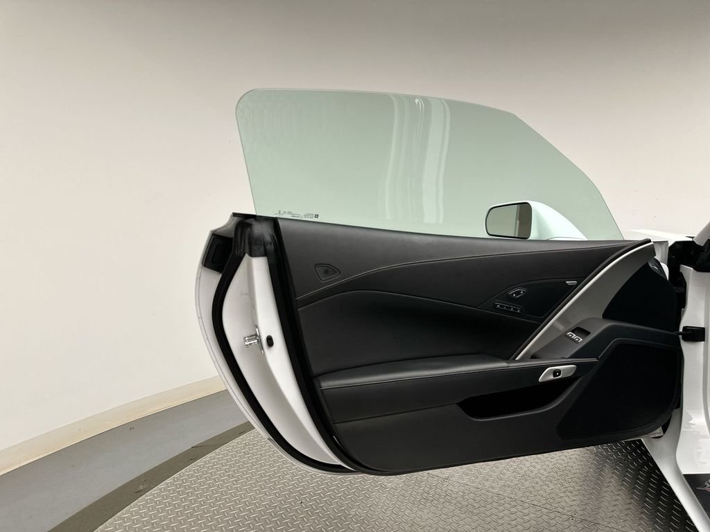 Used 2014 Arctic White Chevrolet Base image 19