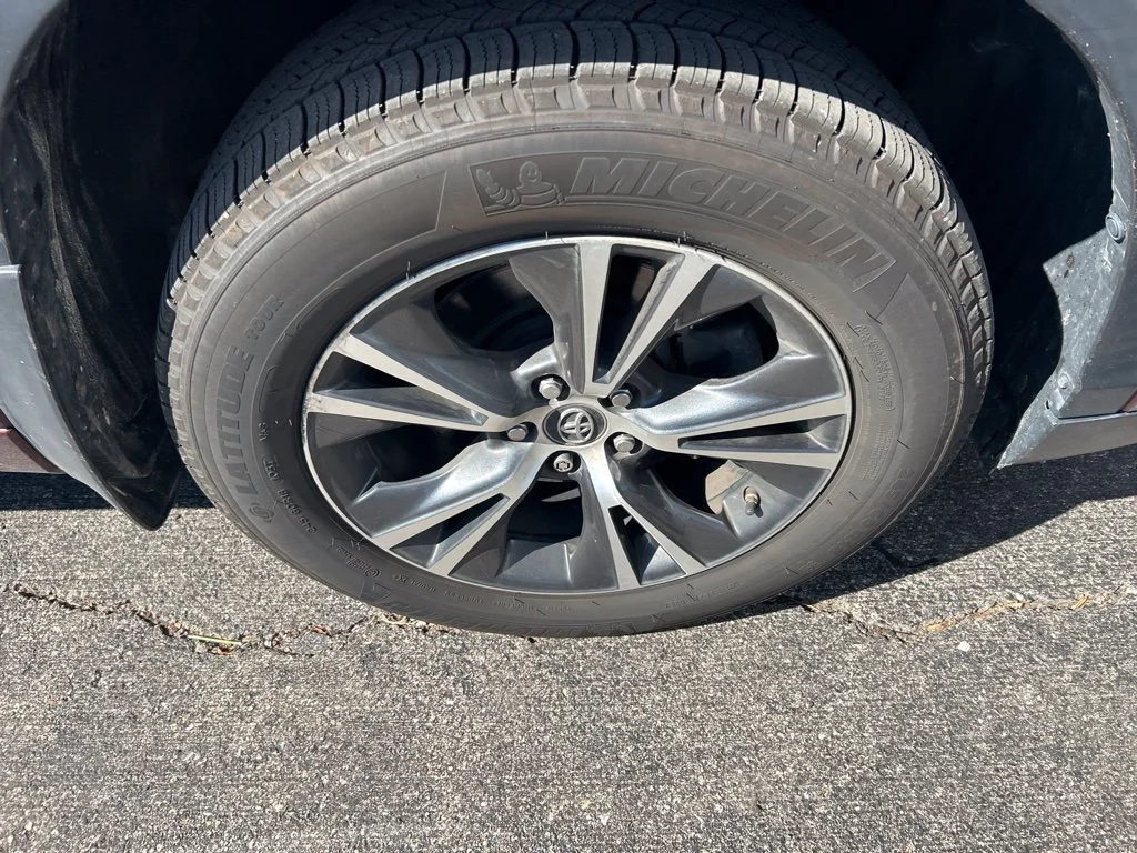 Used 2016  Toyota XLE V6 image 14