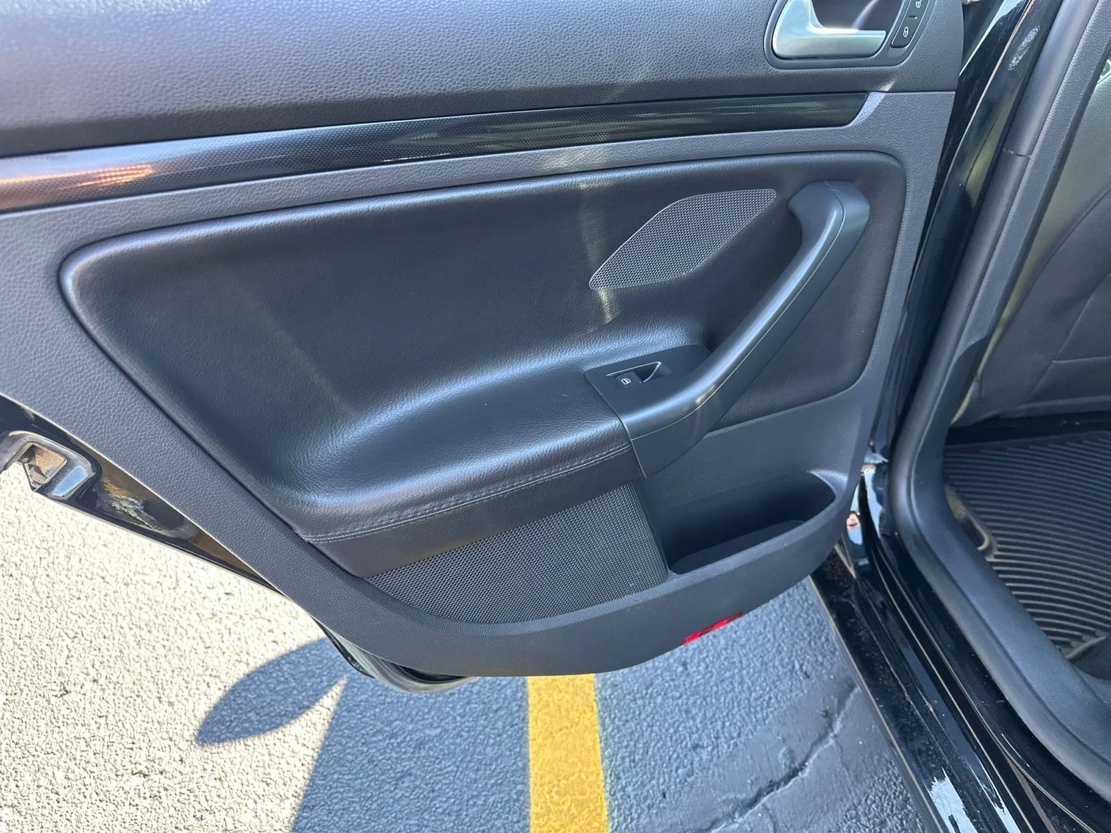 Used 2014 Black Volkswagen 2.0L TDI image 29