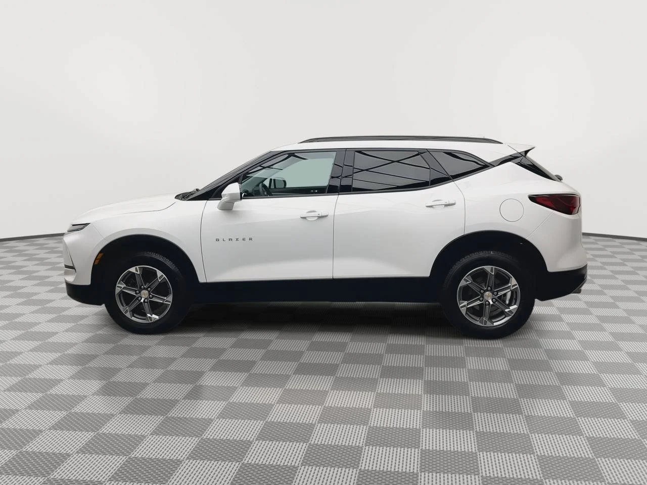 Used 2023 Summit White Chevrolet 2LT image 39