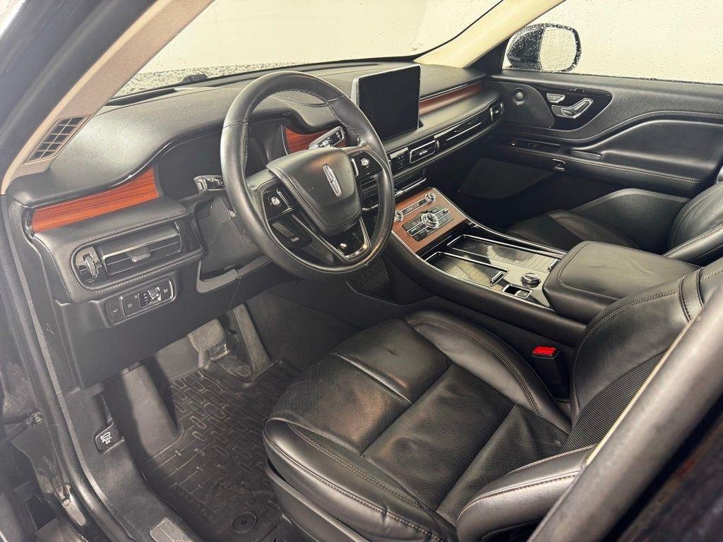 Used 2023 Black Metallic Lincoln Reserve image 2