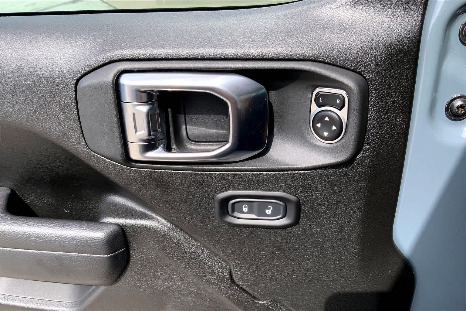 Used 2025 Anvil Clearcoat Jeep Sport S image 27