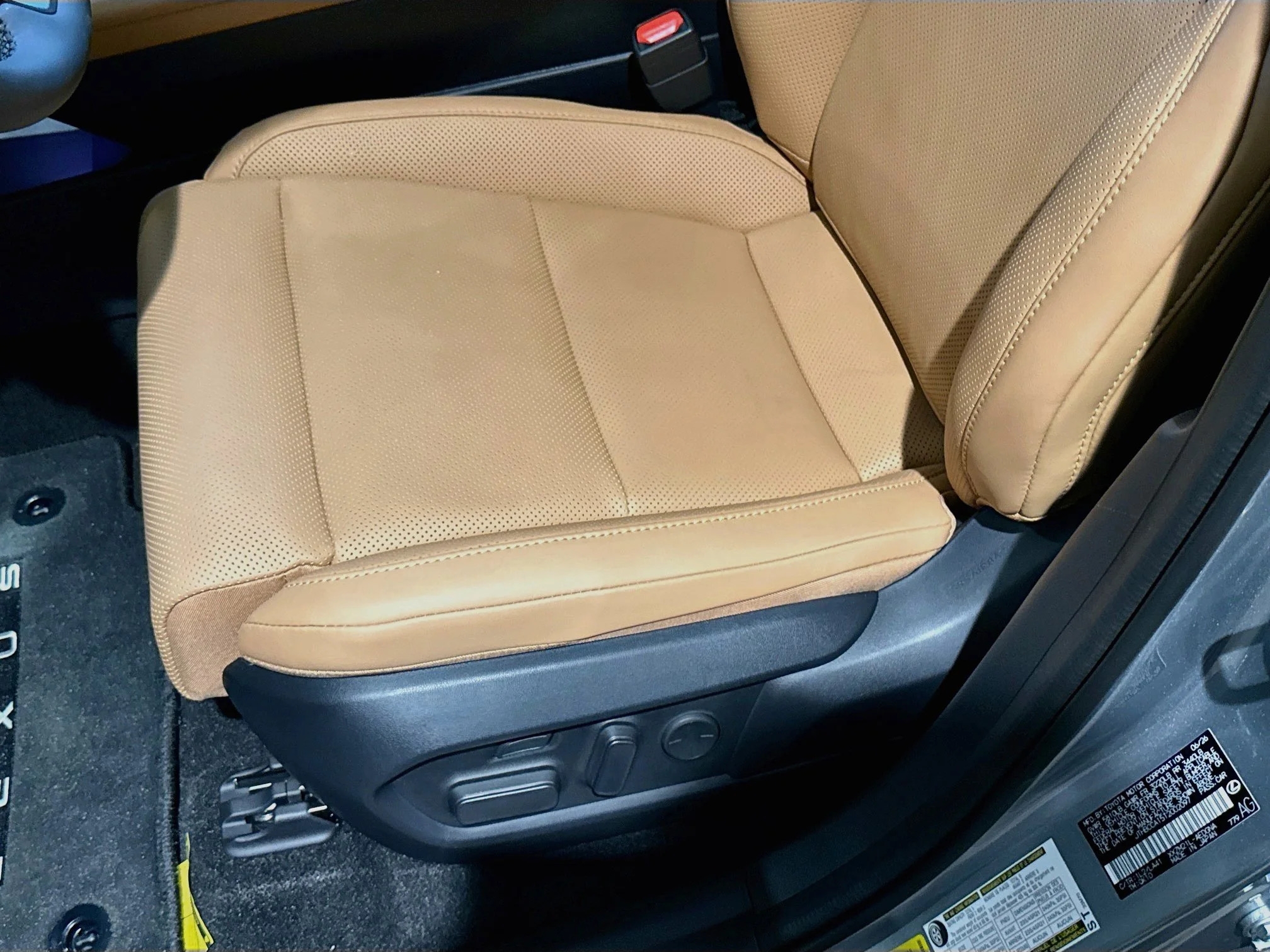 New 2026 Iridium Lexus ES 350e LUXURY image 18