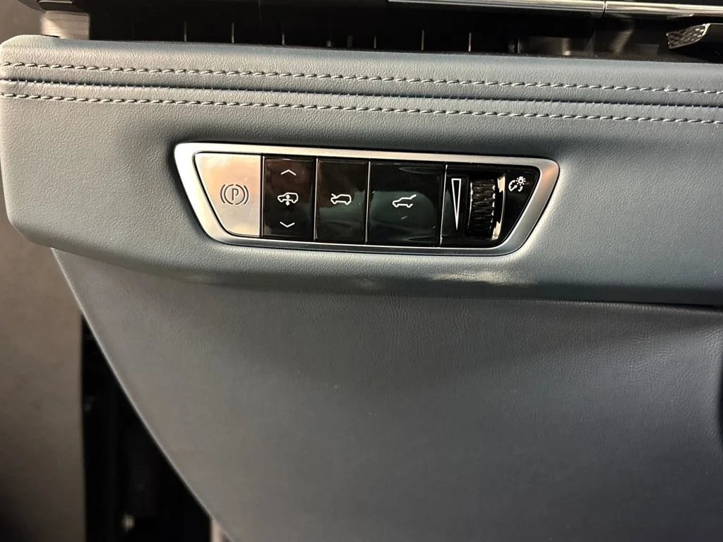 2025 Cadillac Escalade IQ Luxury 2 - Photo 33