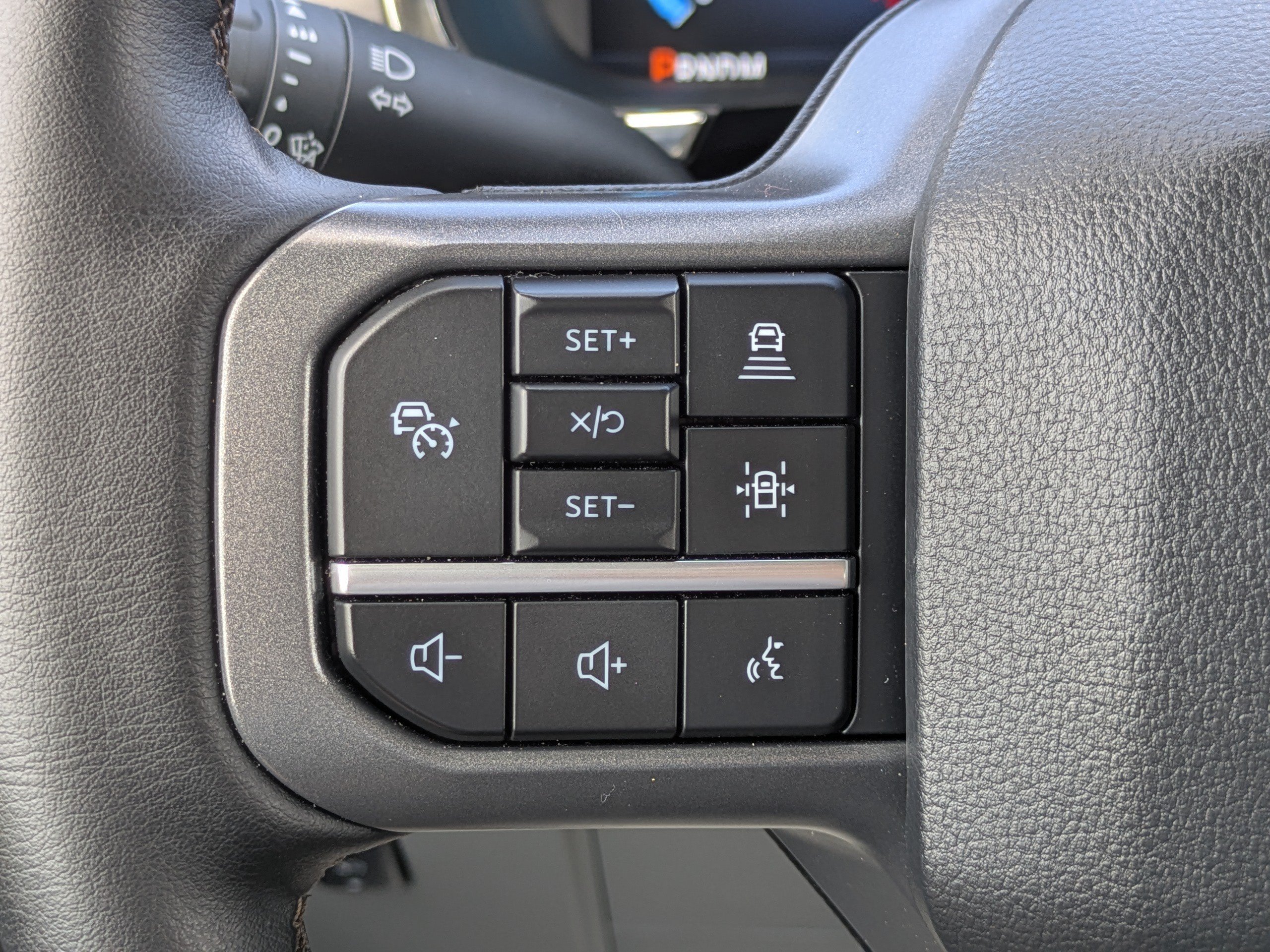 Used 2025 Silver Ford LARIAT image 22
