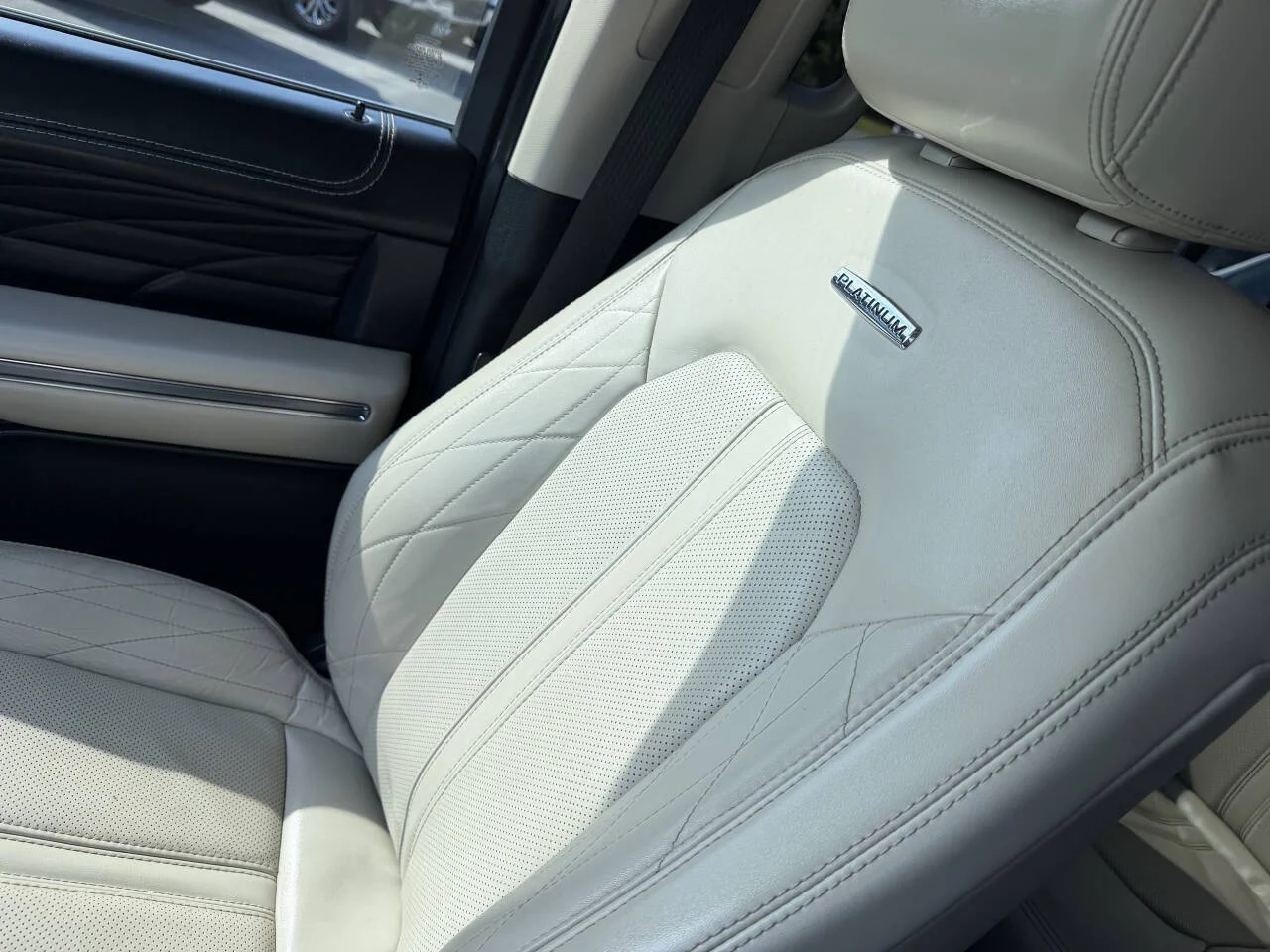 Used 2021 Off White Ford Platinum 4x4 4dr SUV image 6