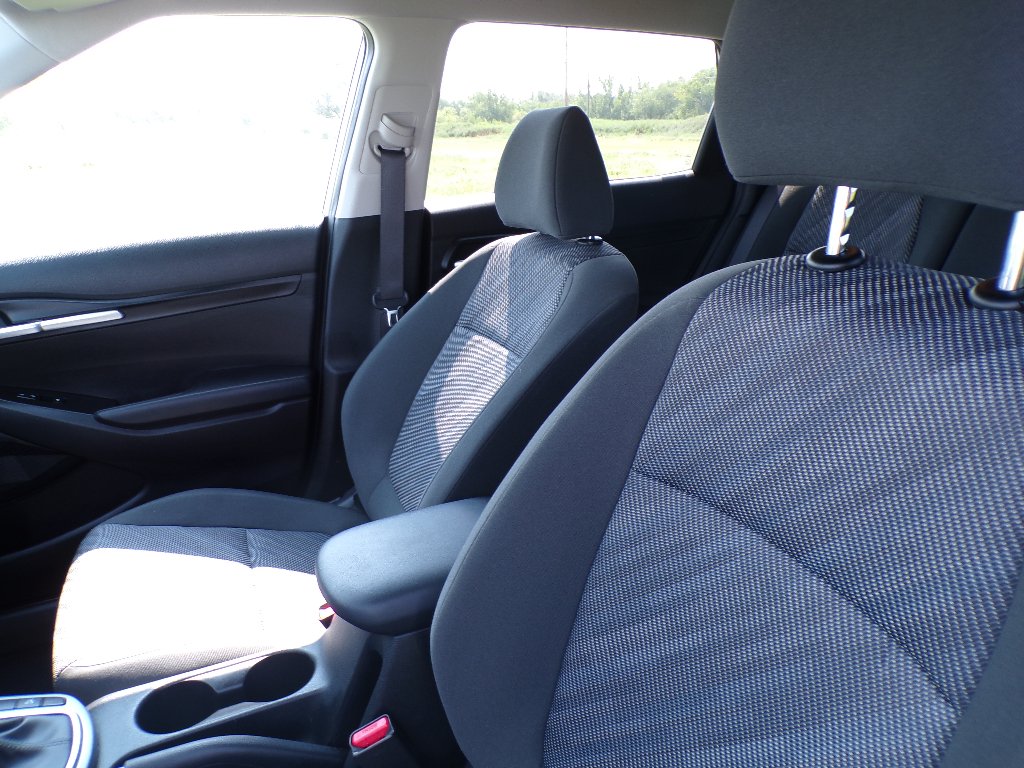 Used 2026 Snow White Pearl Kia LX image 15