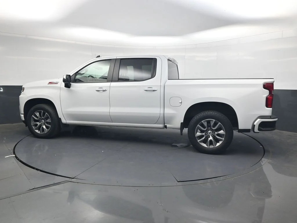 Used 2022 White Chevrolet RST image 12