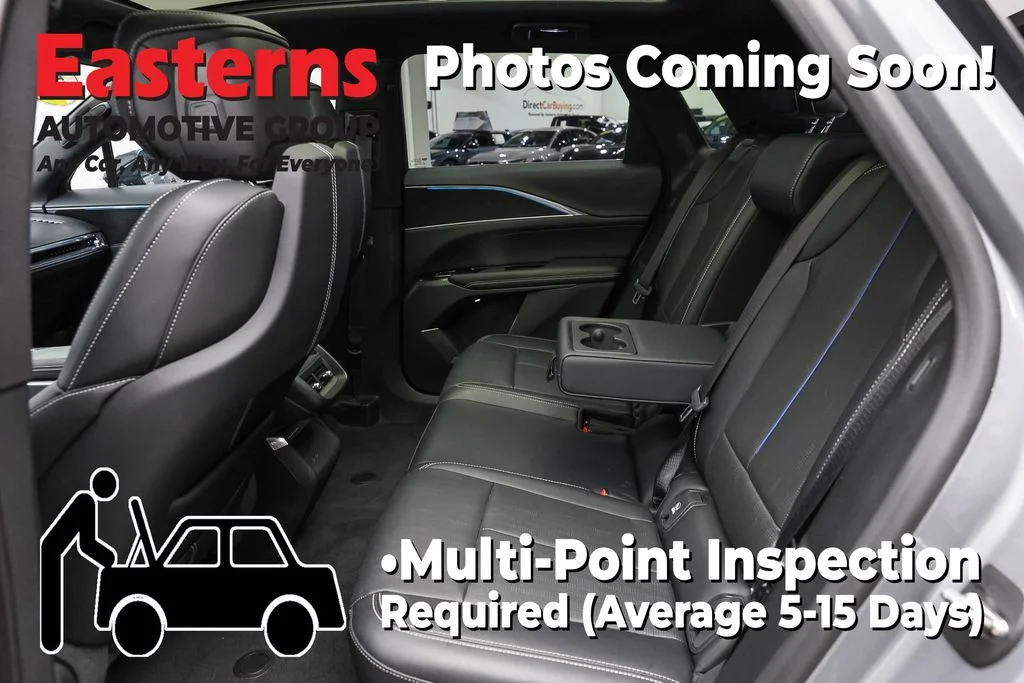Used 2024 Silver Cadillac Luxury image 23